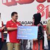 Menteri Perdagangan Serahkan Bantuan Rp250 Juta untuk Korban Gempa NTT