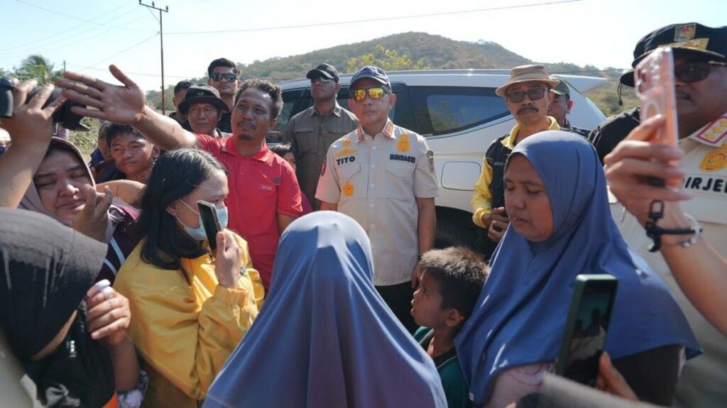 Mendagri Tito Karnavian Temui Korban Gempa di Nagekeo NTT