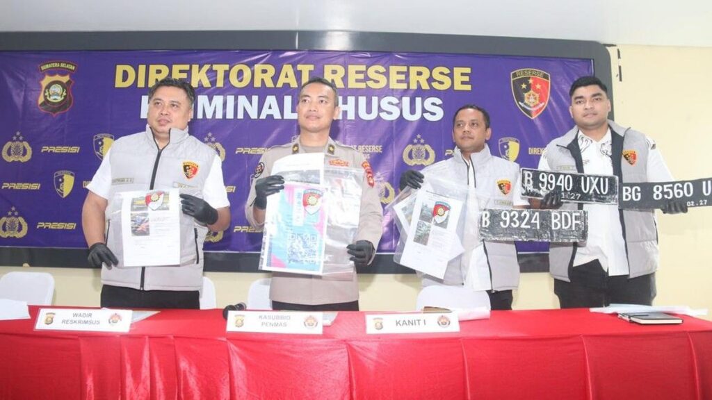 Polda Sumsel Tangkap Tiga Pelaku Penimbunan Solar di Palembang