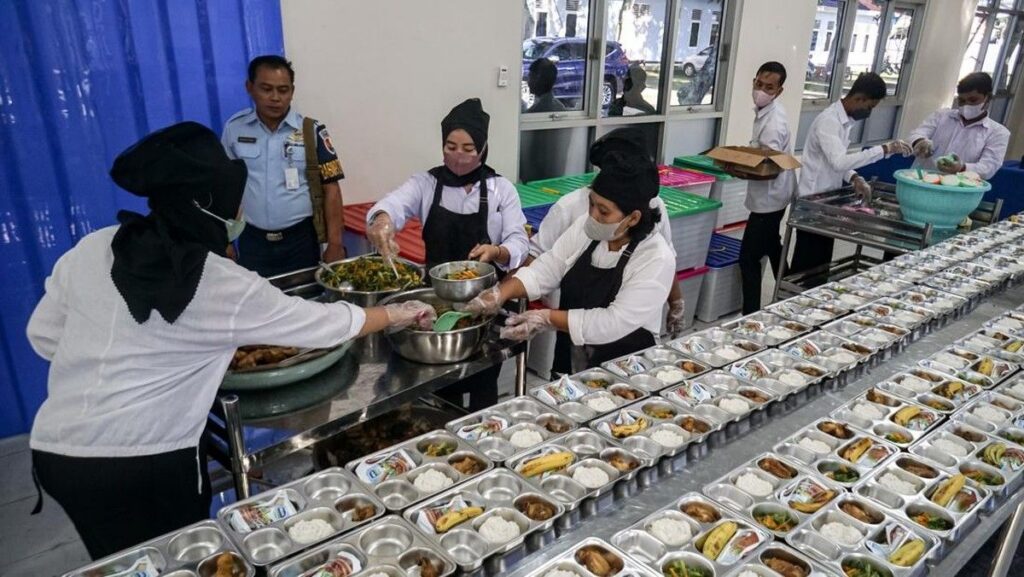 Pemerintah Alokasikan Rp 240 Triliun untuk Program Makan Bergizi 2027