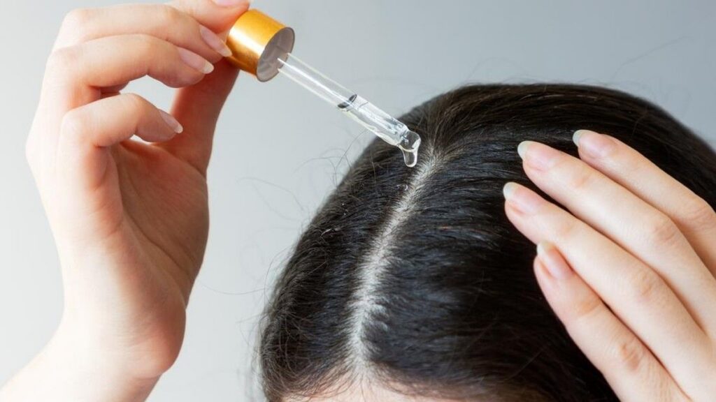 5 Rekomendasi Scalp Serum untuk Mengatasi Ketombe dan Rambut Rontok