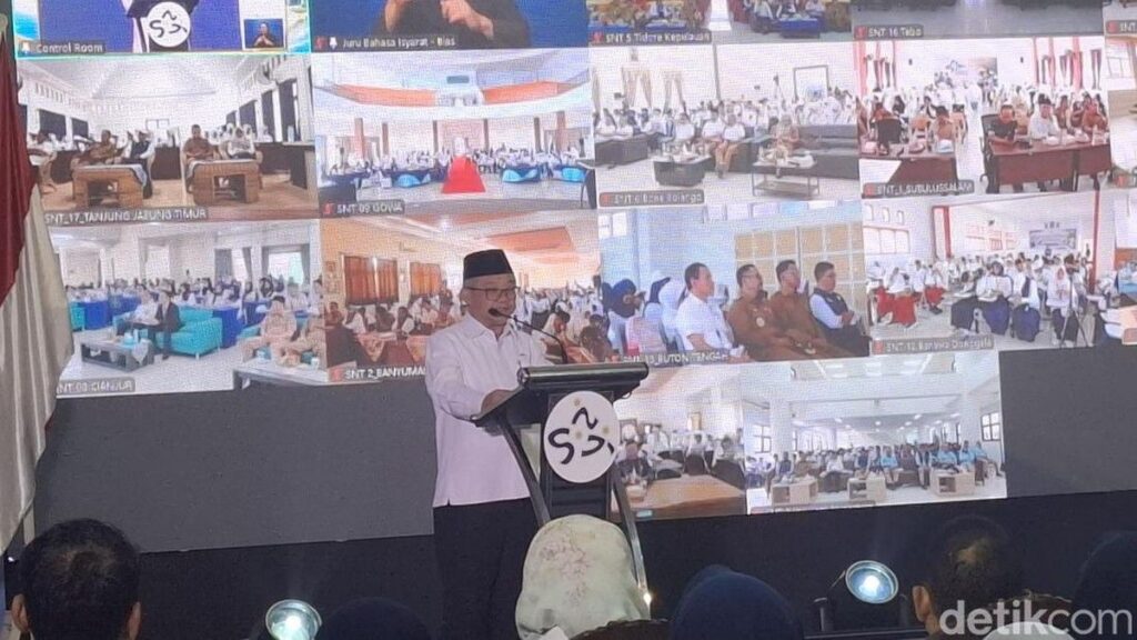 Mendikdasmen Meninjau MPLS Hari Pertama di SNT 7 Parung