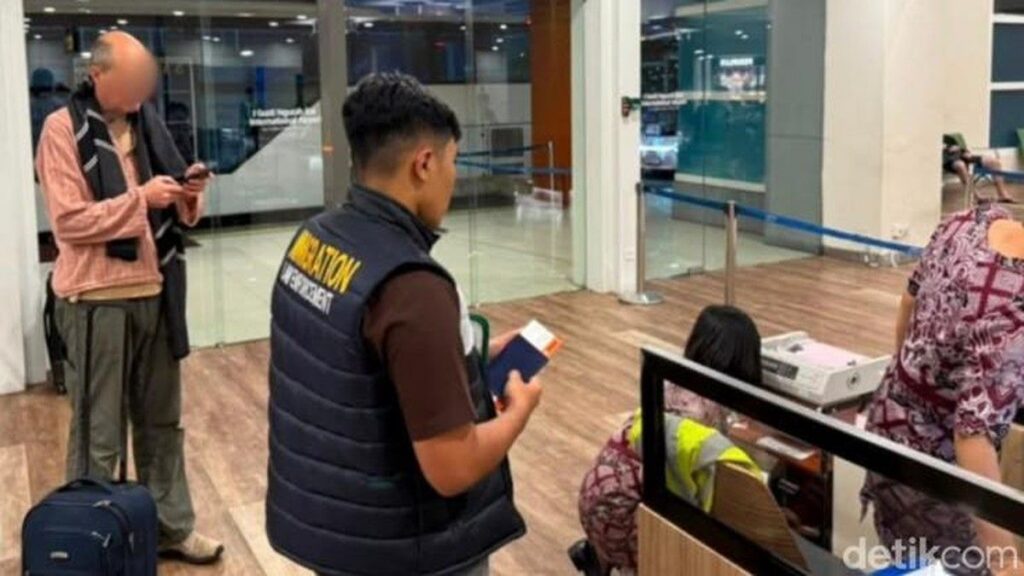Imigrasi Singaraja Deportasi WN Australia karena Langgar Izin Tinggal