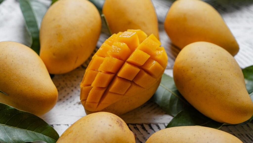 Kenali Beragam Buah Tropis Indonesia dan Manfaatnya untuk Anak
