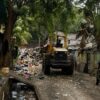 Sudin LH Jakarta Barat Angkut 140 Ton Sampah di Kedaung Kali Angke