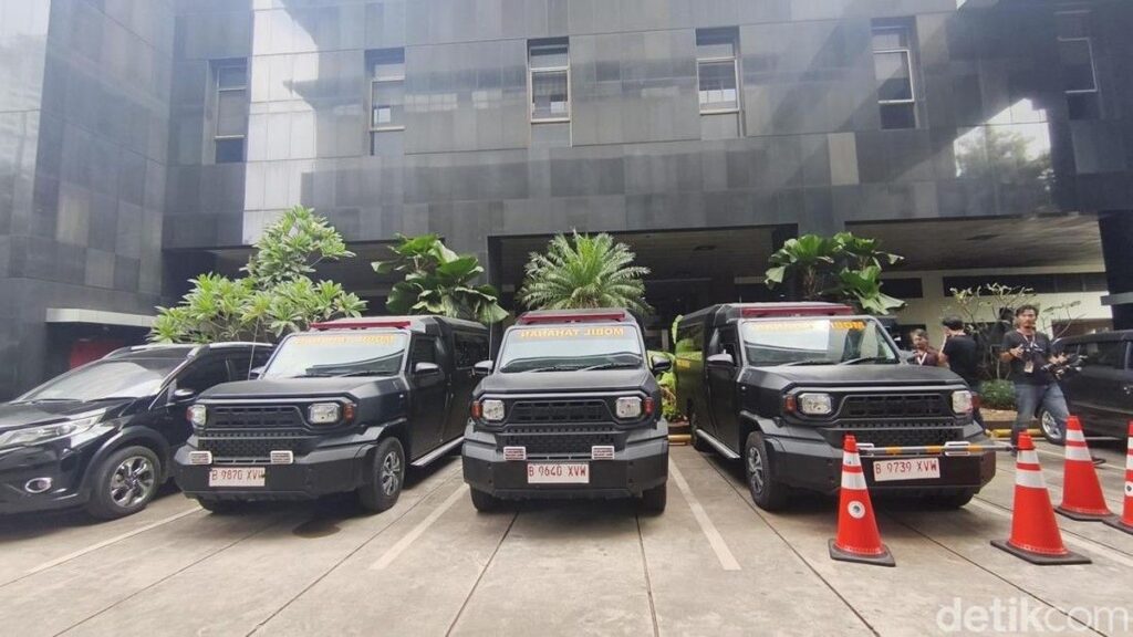 KPK Menambah Tiga Mobil Tahanan Baru Toyota Hilux Rangga
