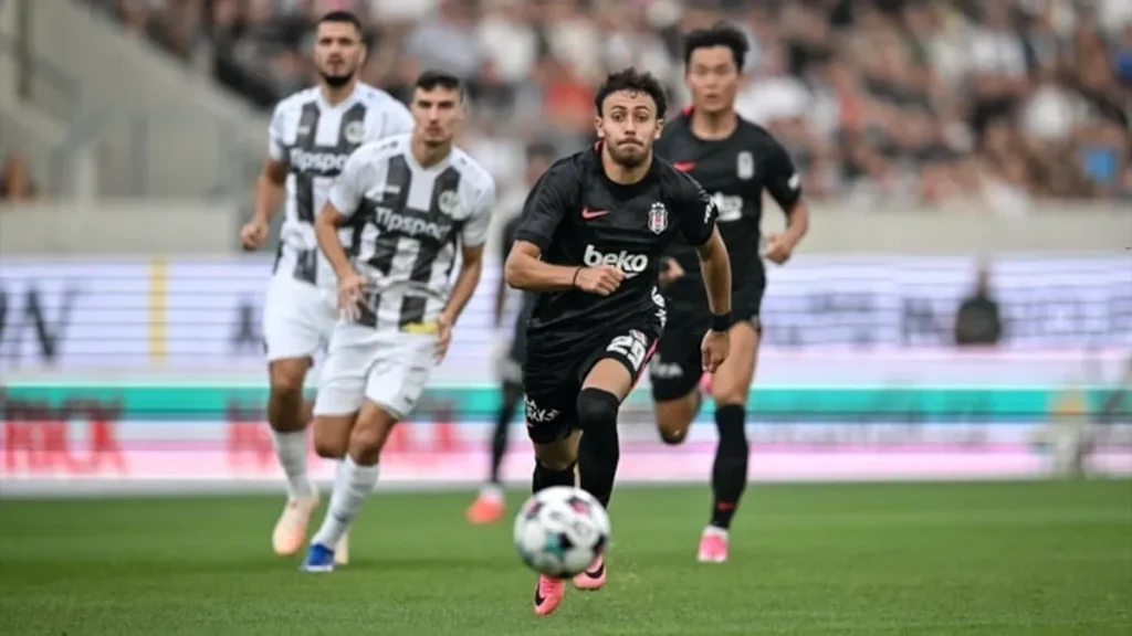 Besiktas Tundukkan Hradec Kralove Meski Bermain dengan Tenaga 10 Pemain