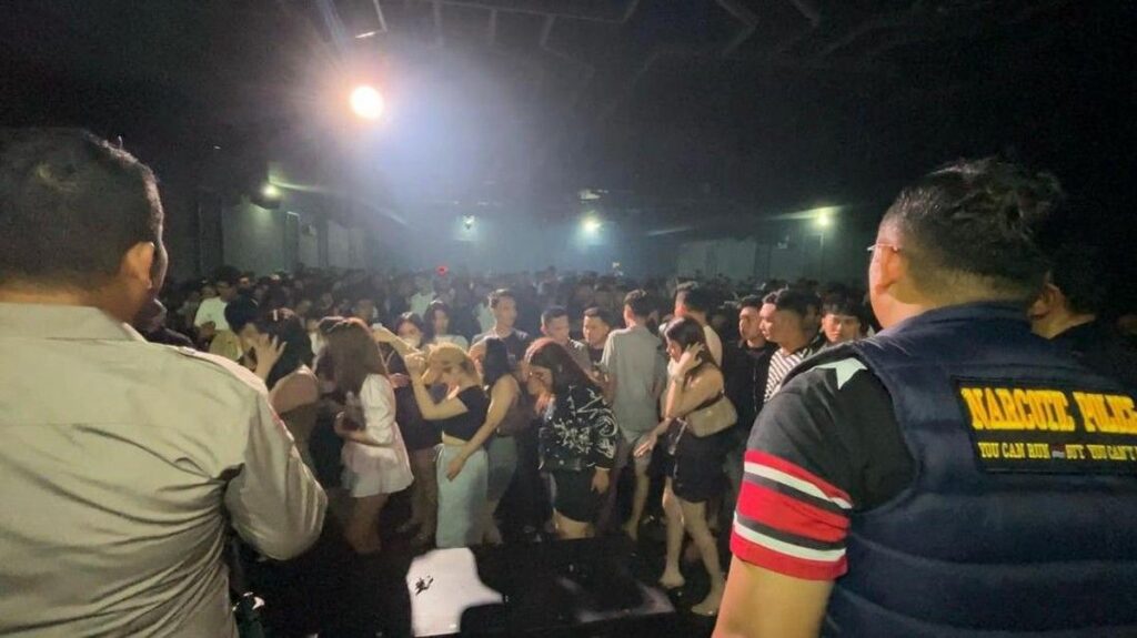 Polisi Penyegelan Helens Night Mart Medan Usai Temuan Vape Narkoba