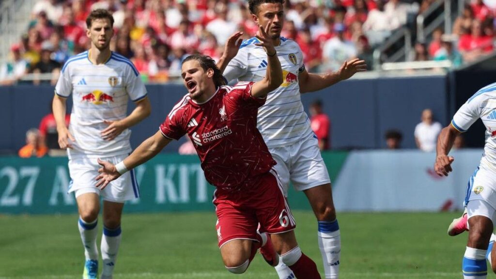 Leeds United Tumbangkan Liverpool 4 2 di Stadion Soldier Field