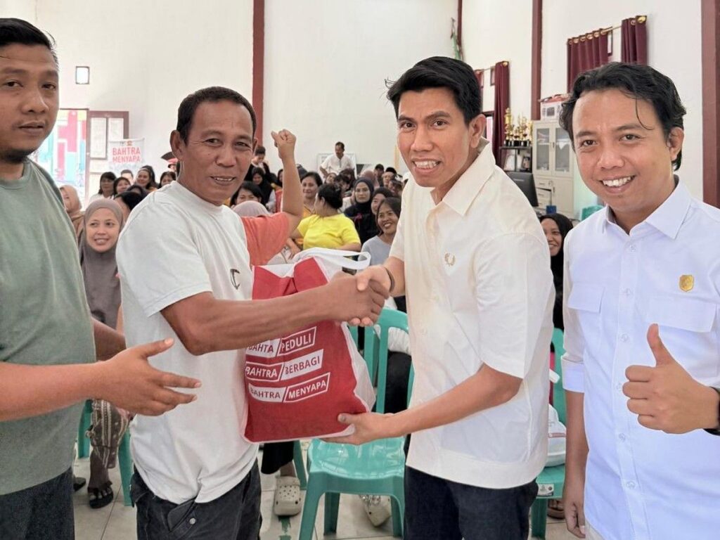 Bahtra Banong Serap Aspirasi dan Salurkan Sembako di Kolaka