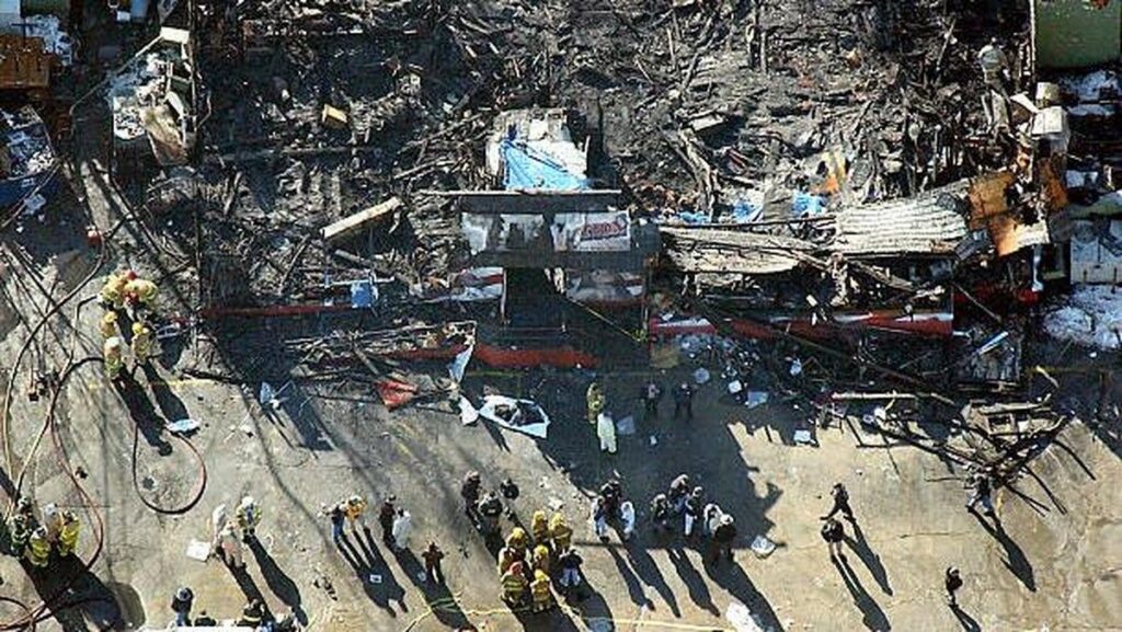 Tragedi Kebakaran Klub Malam The Station Tewaskan 100 Orang