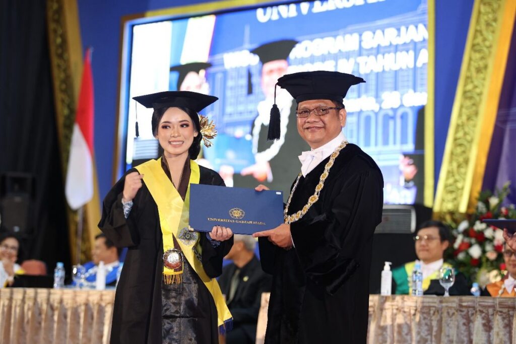 Ramzy Izza Wardhana Raih IPK Nyaris Sempurna di UGM dengan Studi dan Kerja di Inggris