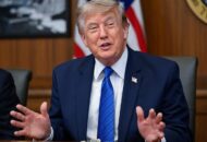 Trump Ancam Sanksi Ekonomi Negara Pembantu Iran