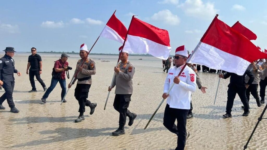 Polda Riau Salurkan Bansos dan Sarana Operasional di Pelalawan