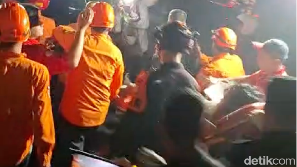 Kebakaran Gedung Bapenda DKI Jakarta Padam Satu Pekerja Dievakuasi