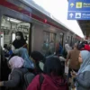 Transjakarta Mobilisasi Bus Bantuan Saat Gangguan KRL Bogor-Jakarta