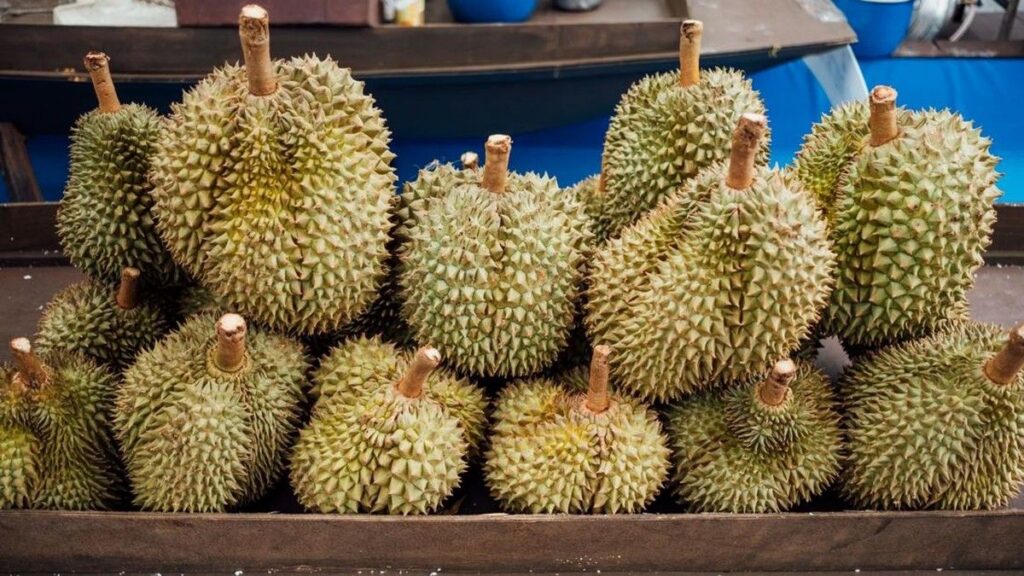 Nikmati Ragam Jajanan Buah Khas Daerah di Indonesia