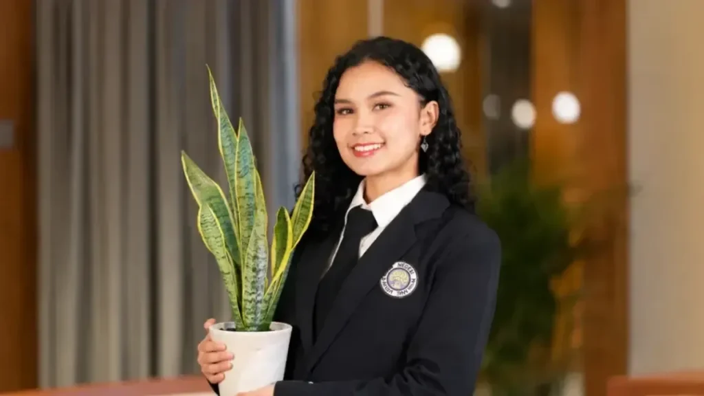 Universitas Negeri Malang Wajibkan Mahasiswa Baru Bawa Lidah Mertua