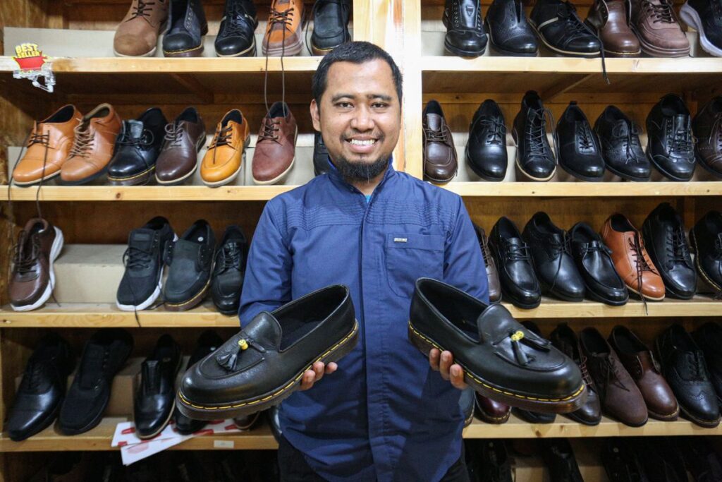 Mantan Narapidana Bapas Ciangir Luncurkan Merek Sepatu Lokal Arprize
