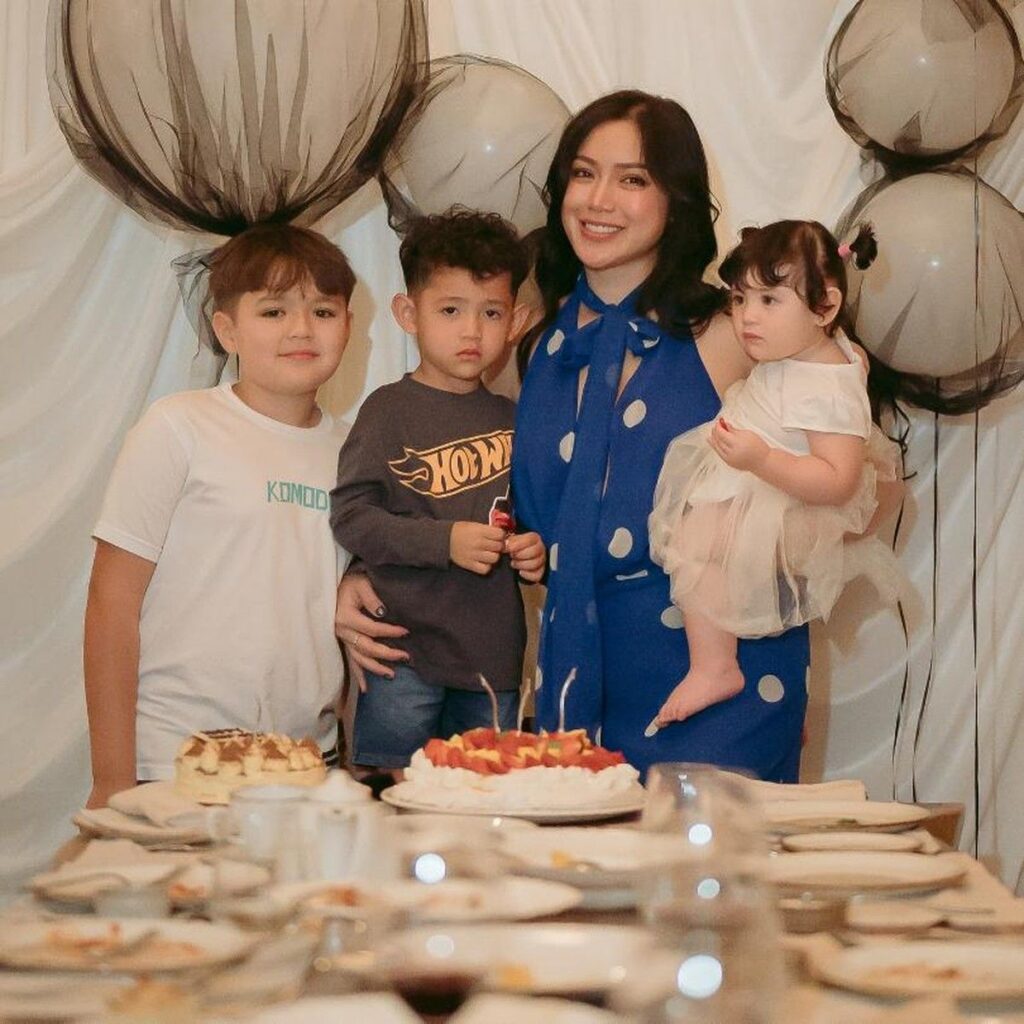 10 kisah bunda artis yang berjuang menyusui hingga dua tahun