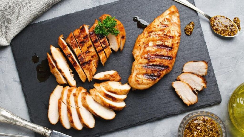 Bahaya Hanya Makan Dada Ayam Saat Diet Menurut Dokter Gizi