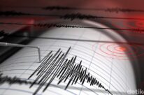 Andre Rosiade Serahkan Bantuan Ambulans untuk Nagari Kubang