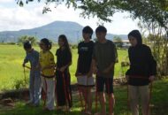 Cara membuat dan memainkan permainan tradisional kaki kuda Minahasa