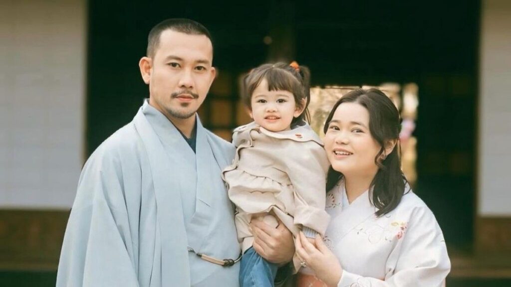 Olivia Allan Bagikan Pengalaman Bawa Anak Naik Pesawat ke Shanghai