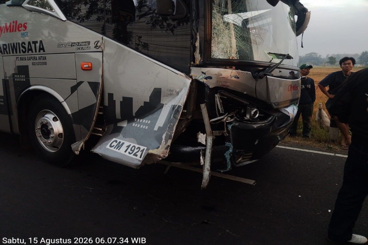 Bus Nyalip Menabrak Dua Motor di Bantul Dua Orang Meninggal
