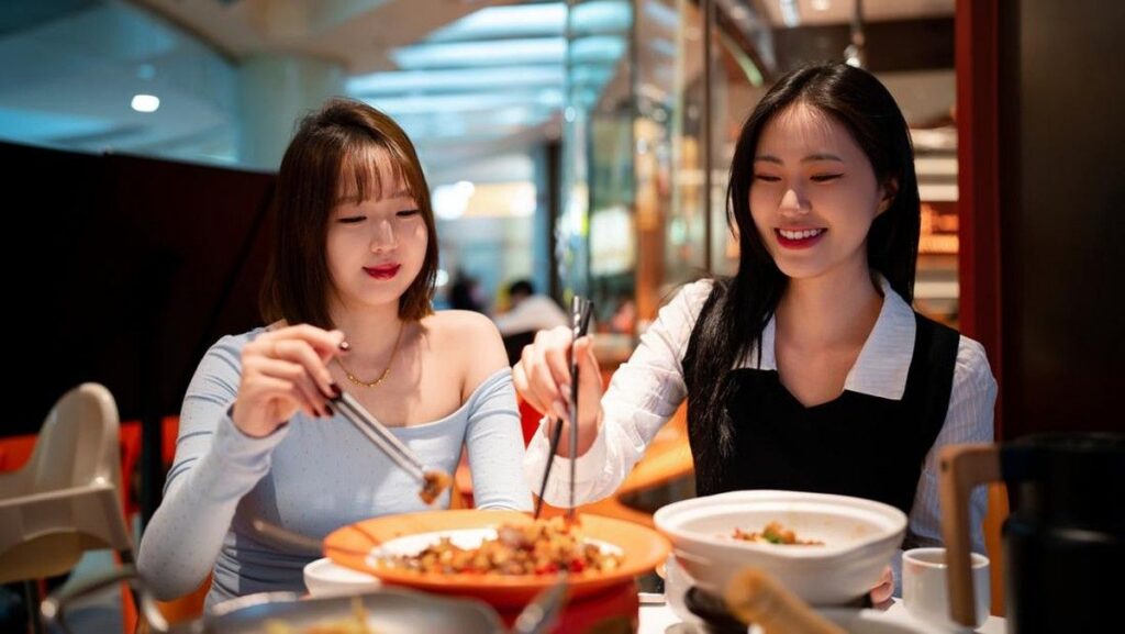 Ciri Kepribadian Orang yang Suka Kuliner dan Traveling