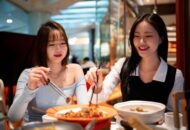 Ciri Kepribadian Orang yang Suka Kuliner dan Traveling