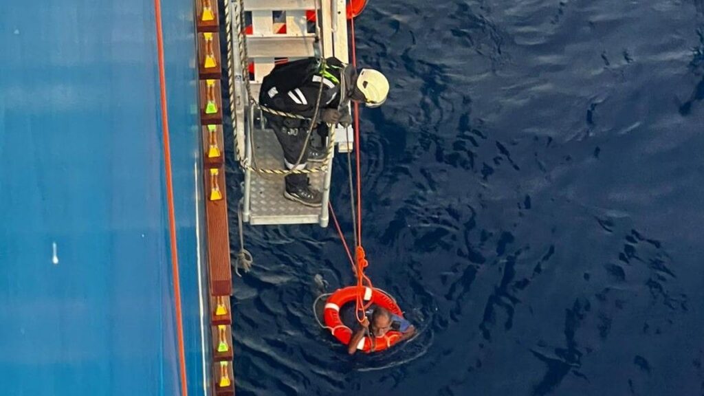 Awak Kapal Prancis Evakuasi Nelayan Ternate yang 26 Hari Hanyut