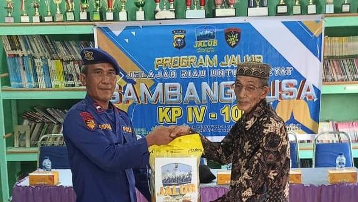 Polda Riau Salurkan Bantuan Sosial untuk Warga Kepulauan Meranti