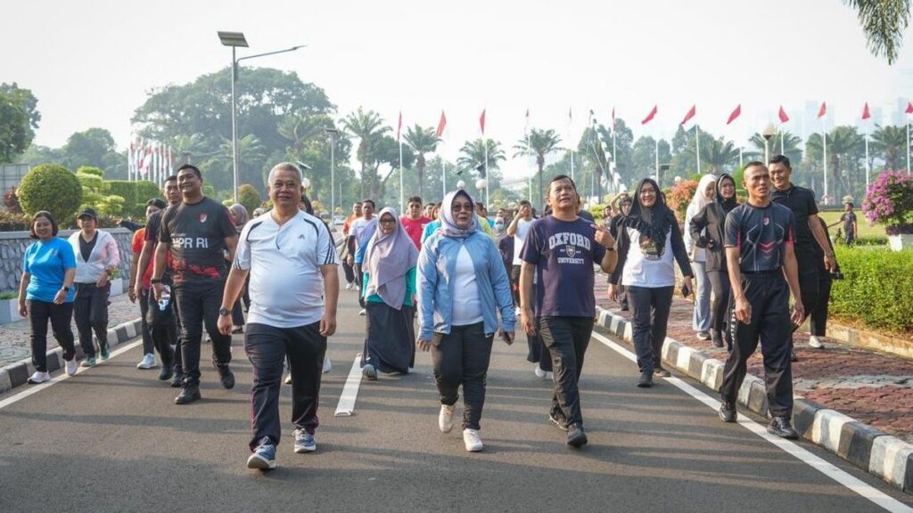 Setjen MPR RI Gelar Jalan Sehat untuk Budaya Hidup Sehat