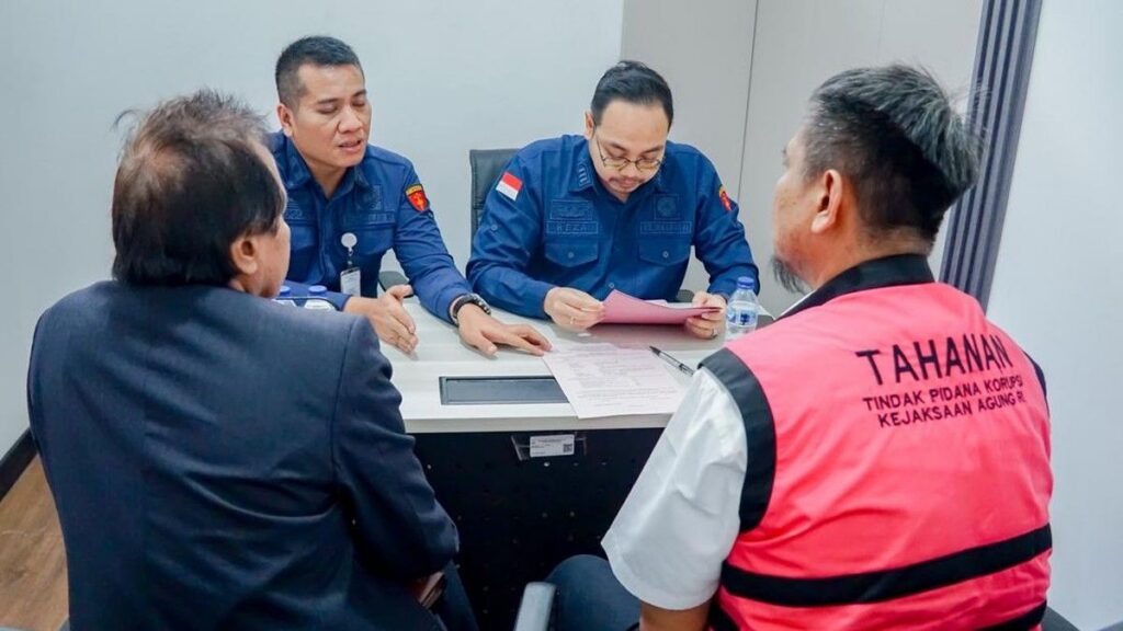Kejagung Pelimpahkan Tersangka Korupsi Pertambangan ke Kejari Jakpus