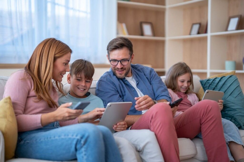 Stres Orang Tua Mempengaruhi Durasi dan Kualitas Penggunaan Gadget Anak