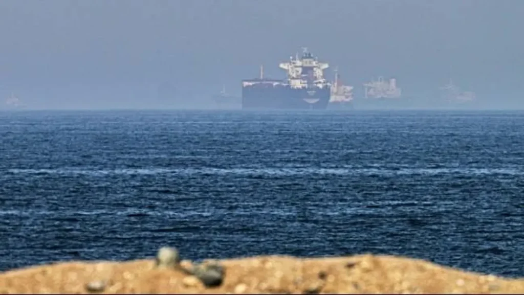 Ketegangan di Selat Hormuz Meningkat Usai Isu Rudal dan Pemutusan Hubungan