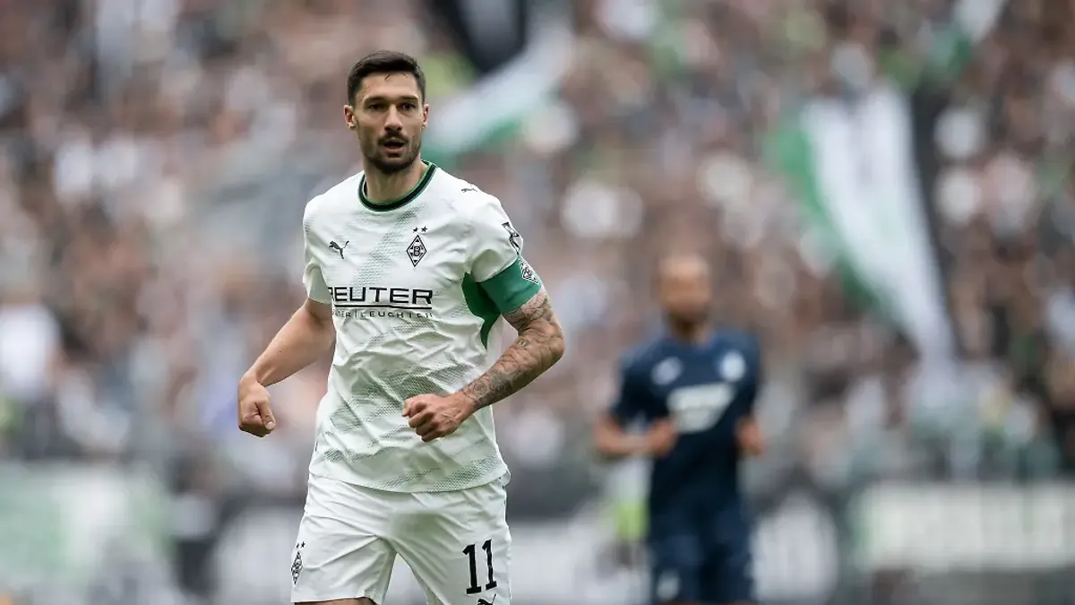 Gladbach Bungkuk Aston Villa 2-1 di Ista-Borussia-Park