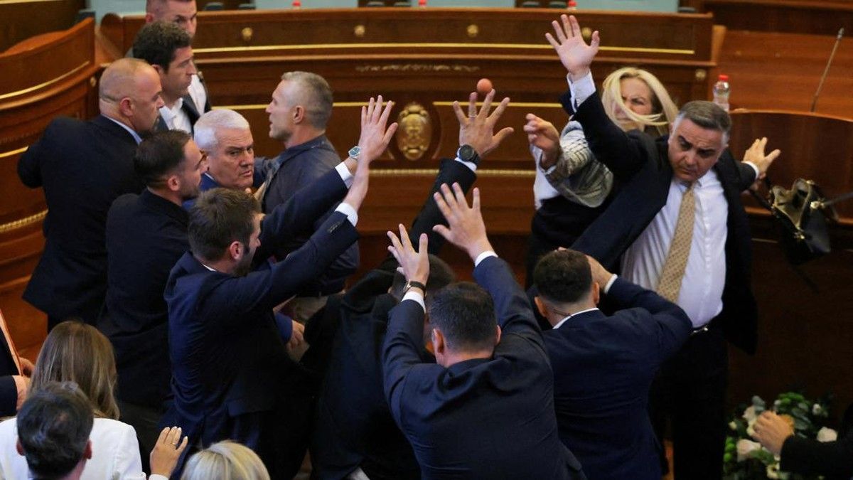 Anggota Parlemen Kosovo Melempar Telur ke Plt PM Albin Kurti