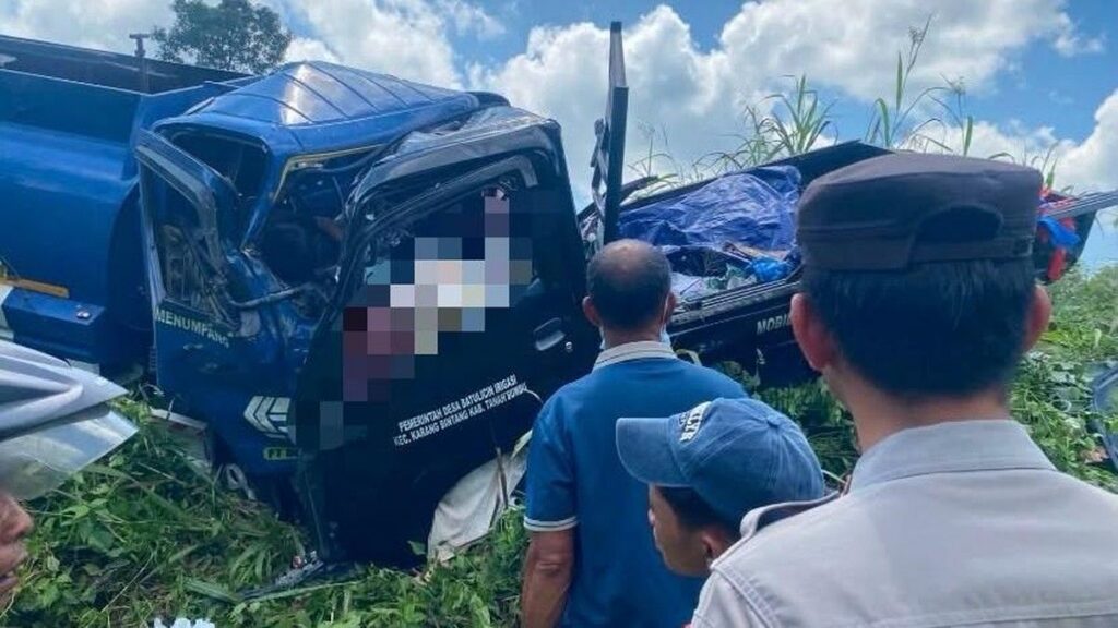 Mobil Tangki Menabrak Pikap Mahasiswa KKN di Tanah Bumbu 7 Orang Menang