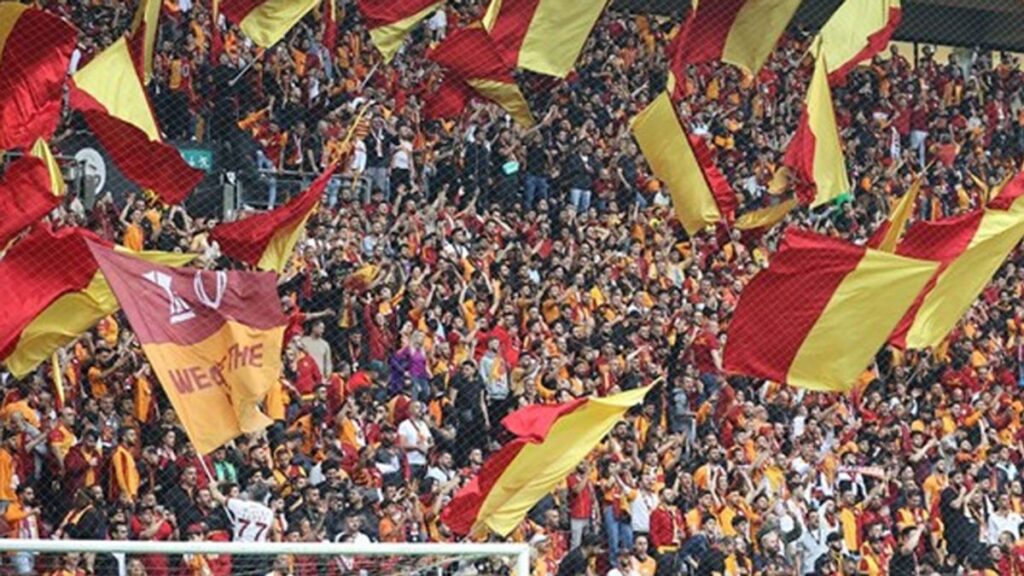 Pendukung Galatasaray Protes Presiden Dursun Ozbek Soal Lambatnya Transfer