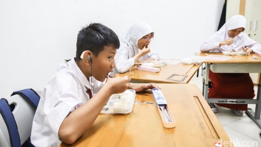 BGN Imbau Siswa Tidak Bawa Pulang Makanan Berasrama Bergizi Gratis