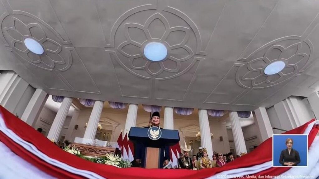 Prabowo Pimpin Pengibaran Bendera Merah Putih di Istana Merdeka