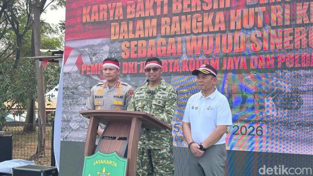 3.550 Personel Gabungan Bersihkan Sungai di 11 Titik Jakarta