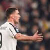 Dusan Vlahovic Menunda Tawaran Besiktas Demi Menunggu Peluang Barcelona