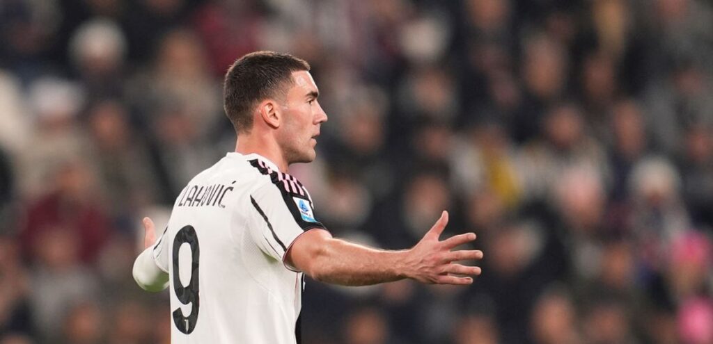 Dusan Vlahovic Menunda Tawaran Besiktas Demi Menunggu Peluang Barcelona