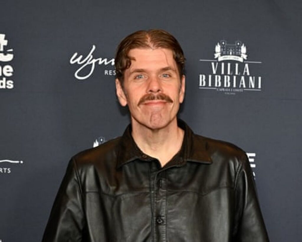 Perez Hilton Dilarikan ke Rumah Sakit Usai Melakukan Aksi Melukai Diri