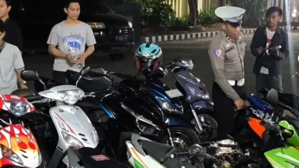 Polisi Amankan Pemuda Ugal Ugalan dan Tuak di Cileungsi