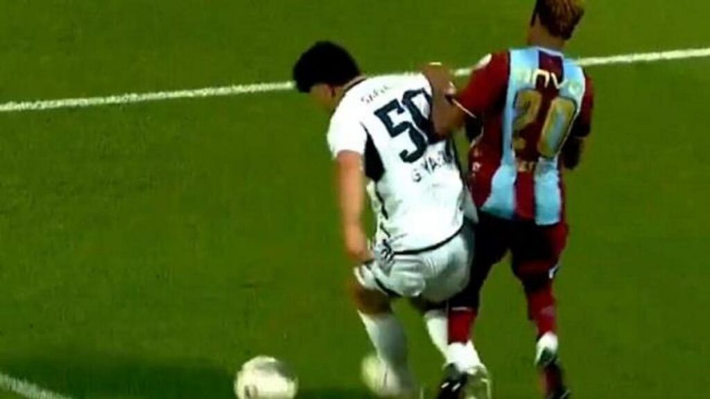 Kasimpasa Tahan Trabzonspor 1 1 Lewat Penalti Kontroversial