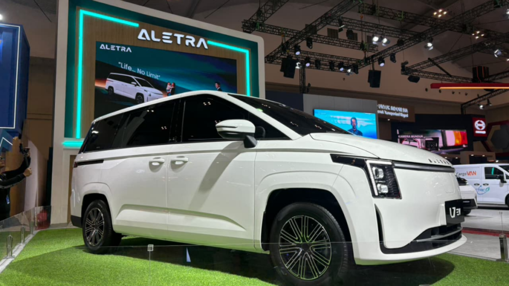 Aletra Kenalkan Prototipe Mobil Listrik L7 di GIIAS 2026